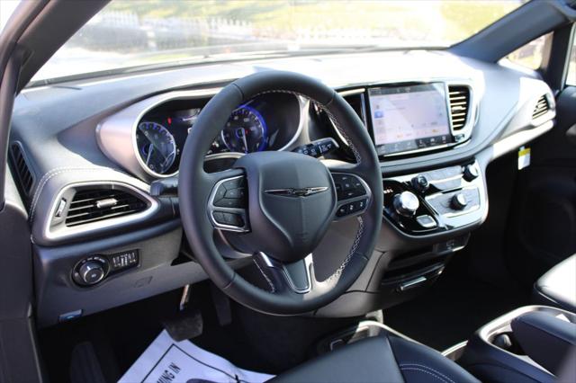 2026 Chrysler Pacifica Select AWD