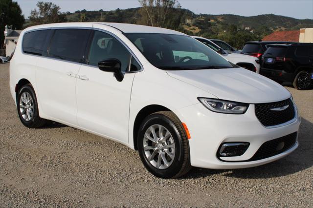 2026 Chrysler Pacifica Select AWD