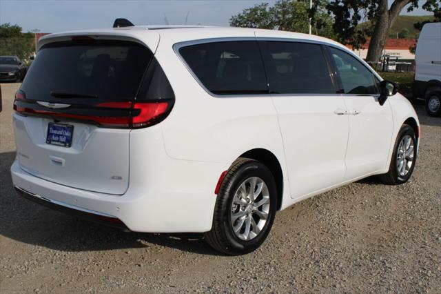 2026 Chrysler Pacifica Select AWD
