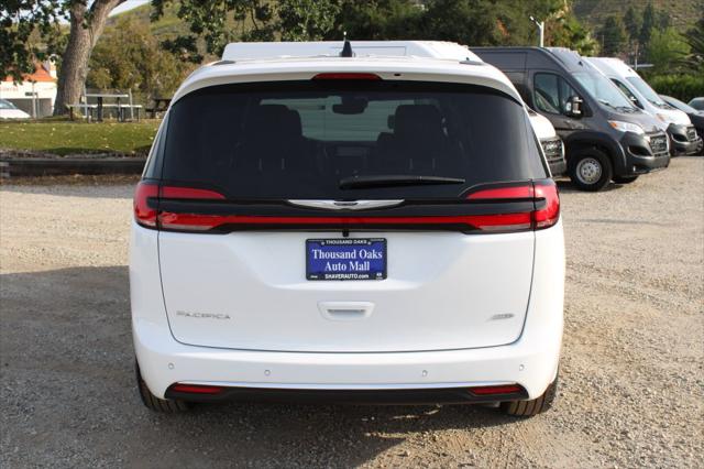 2026 Chrysler Pacifica Select AWD