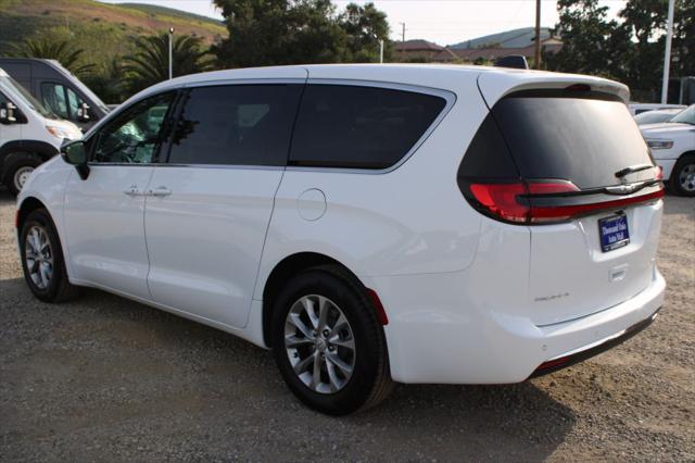 2026 Chrysler Pacifica Select AWD