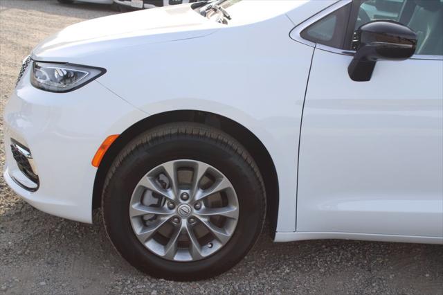 2026 Chrysler Pacifica Select AWD