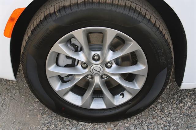 2026 Chrysler Pacifica Select AWD