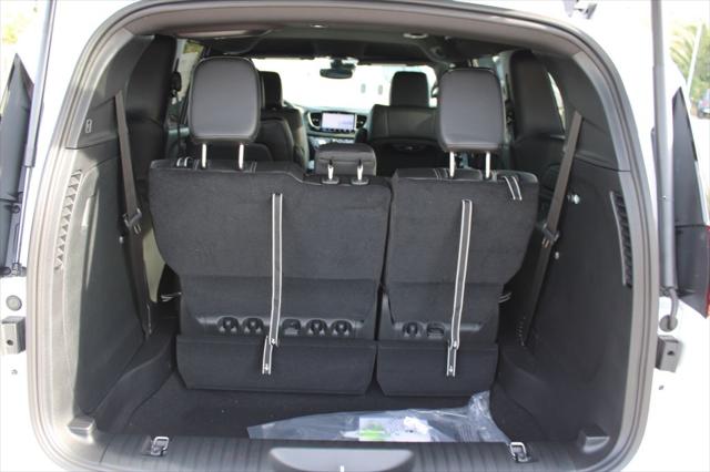 2026 Chrysler Pacifica Select AWD