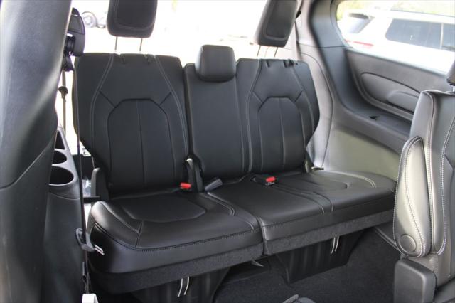 2026 Chrysler Pacifica Select AWD