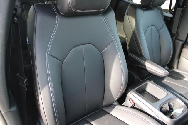2026 Chrysler Pacifica Select AWD