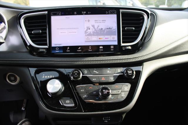 2026 Chrysler Pacifica Select AWD