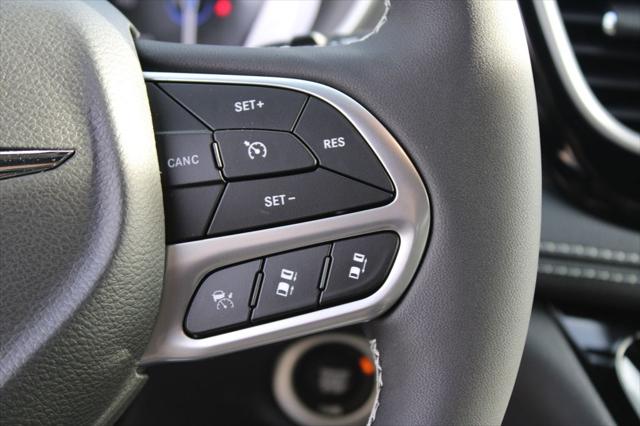 2026 Chrysler Pacifica Select AWD
