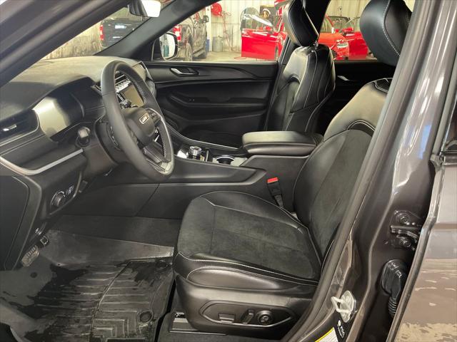 2025 Jeep Grand Cherokee L Altitude 4x4