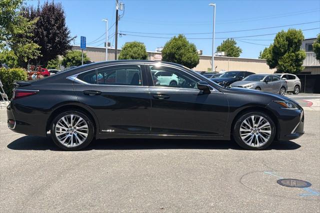 2021 Lexus ES 300h 300h