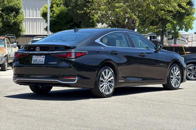 2021 Lexus ES 300h 300h