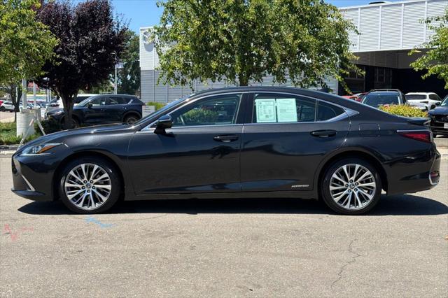 2021 Lexus ES 300h 300h