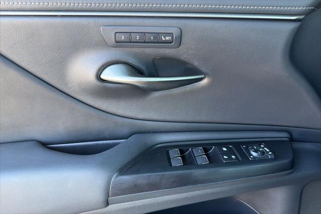 2021 Lexus ES 300h 300h