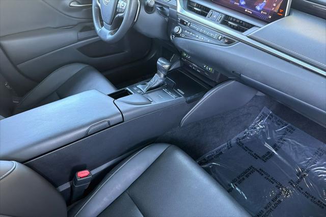 2021 Lexus ES 300h 300h