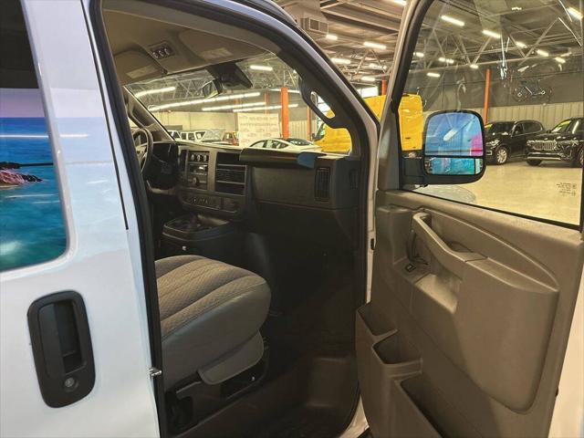 2025 Chevrolet Express Passenger RWD 3500 Extended Wheelbase LT