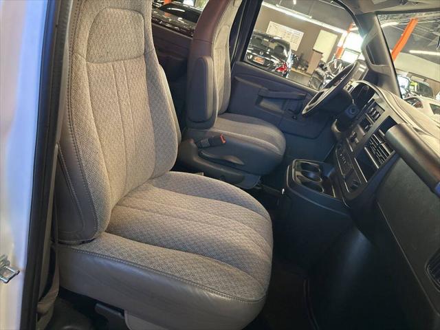 2025 Chevrolet Express Passenger RWD 3500 Extended Wheelbase LT