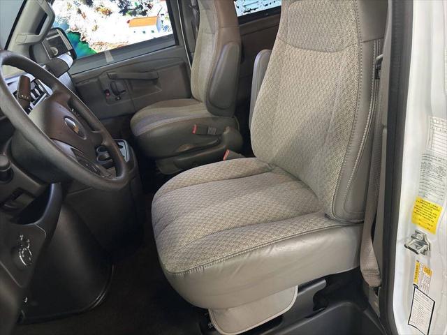 2025 Chevrolet Express Passenger RWD 3500 Extended Wheelbase LT