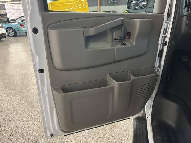 2025 Chevrolet Express Passenger RWD 3500 Extended Wheelbase LT