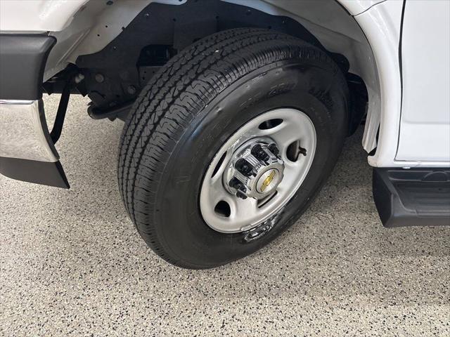 2025 Chevrolet Express Passenger RWD 3500 Extended Wheelbase LT