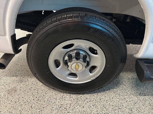2025 Chevrolet Express Passenger RWD 3500 Extended Wheelbase LT