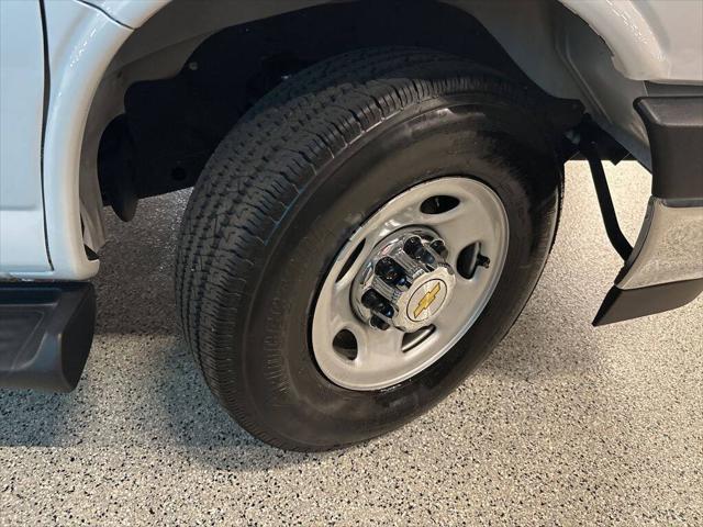 2025 Chevrolet Express Passenger RWD 3500 Extended Wheelbase LT