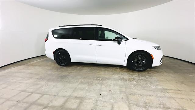 2025 Chrysler Pacifica Hybrid Premiuim S Appearance Package