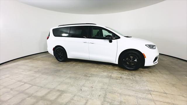 2025 Chrysler Pacifica Hybrid Premiuim S Appearance Package