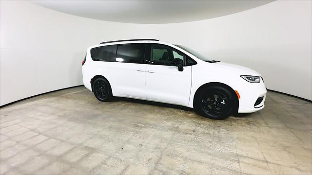 2025 Chrysler Pacifica Hybrid Premiuim S Appearance Package