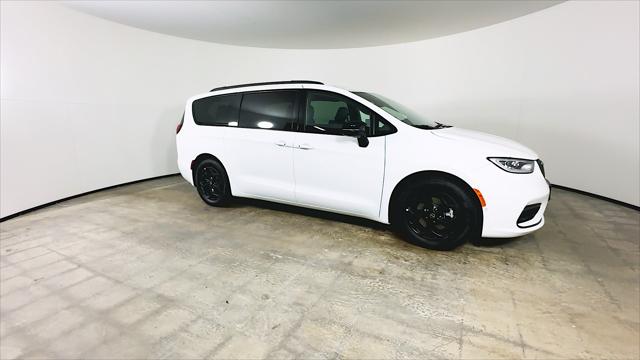 2025 Chrysler Pacifica Hybrid Premiuim S Appearance Package
