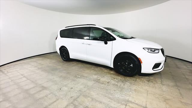 2025 Chrysler Pacifica Hybrid Premiuim S Appearance Package
