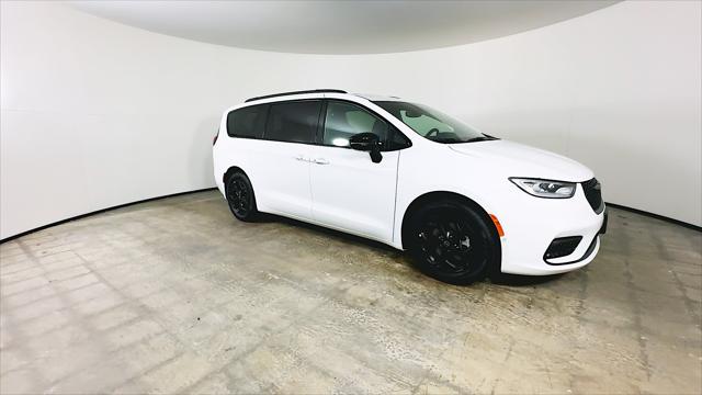 2025 Chrysler Pacifica Hybrid Premiuim S Appearance Package