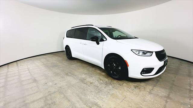 2025 Chrysler Pacifica Hybrid Premiuim S Appearance Package