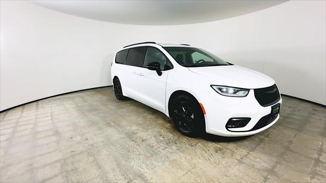 2025 Chrysler Pacifica Hybrid Premiuim S Appearance Package