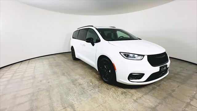 2025 Chrysler Pacifica Hybrid Premiuim S Appearance Package