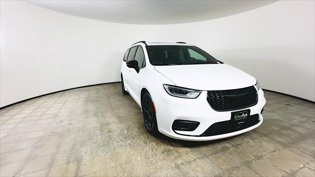 2025 Chrysler Pacifica Hybrid Premiuim S Appearance Package