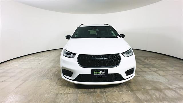 2025 Chrysler Pacifica Hybrid Premiuim S Appearance Package
