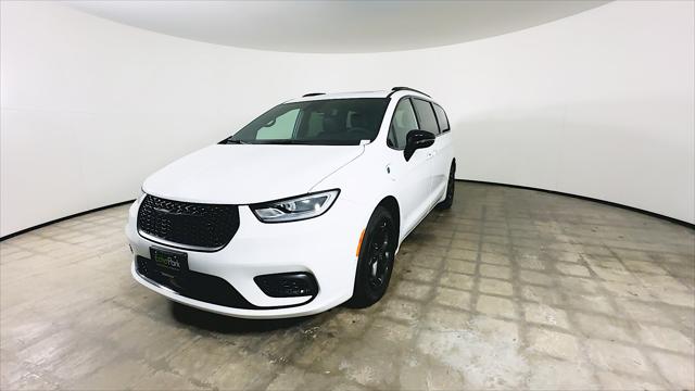 2025 Chrysler Pacifica Hybrid Premiuim S Appearance Package