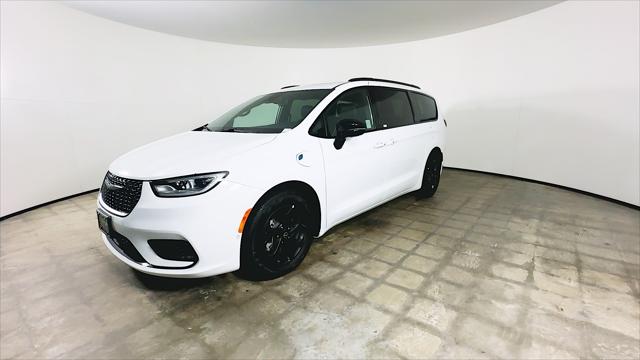 2025 Chrysler Pacifica Hybrid Premiuim S Appearance Package