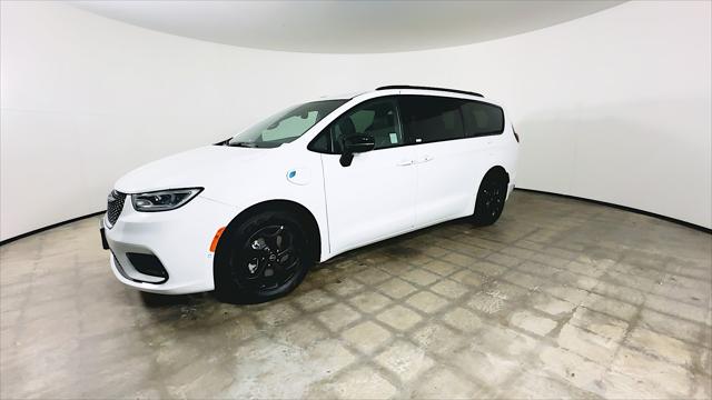 2025 Chrysler Pacifica Hybrid Premiuim S Appearance Package