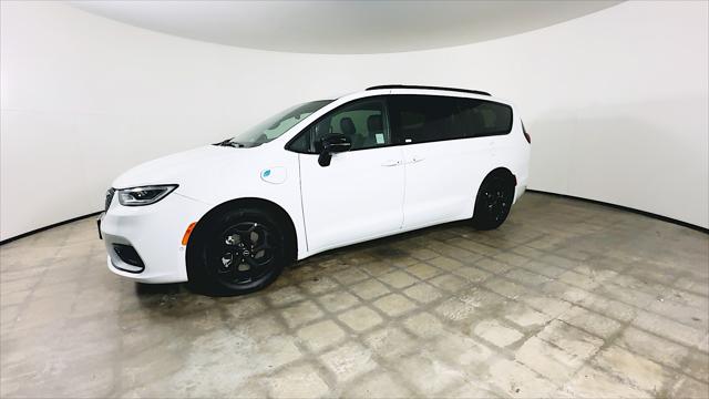 2025 Chrysler Pacifica Hybrid Premiuim S Appearance Package