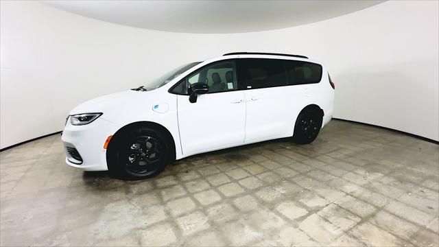 2025 Chrysler Pacifica Hybrid Premiuim S Appearance Package