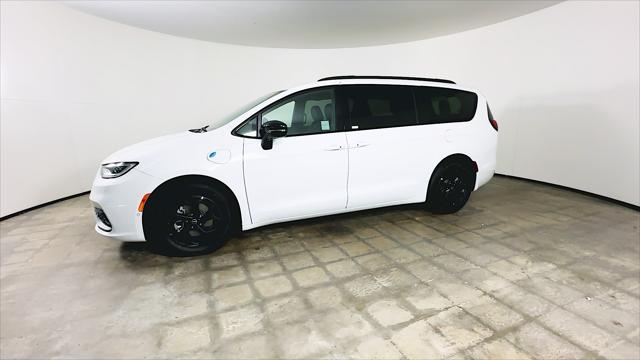 2025 Chrysler Pacifica Hybrid Premiuim S Appearance Package