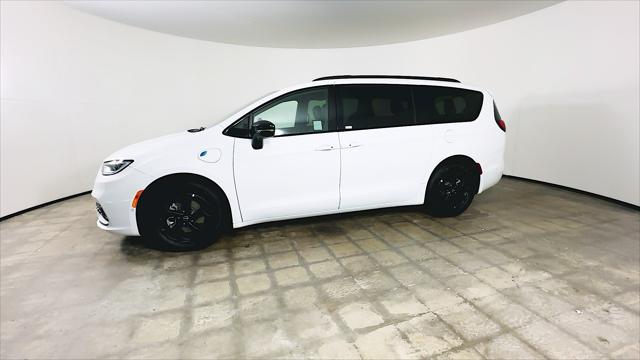 2025 Chrysler Pacifica Hybrid Premiuim S Appearance Package