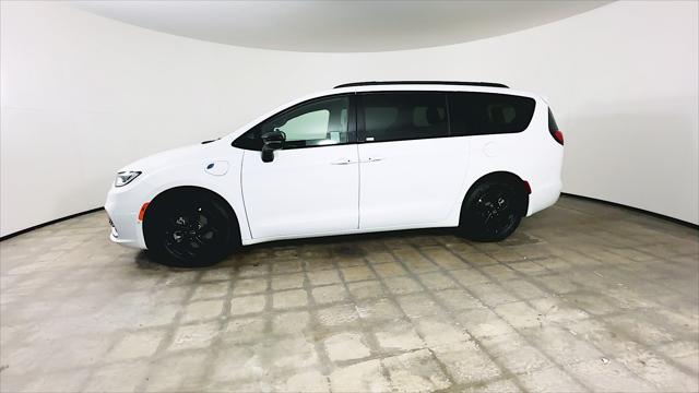 2025 Chrysler Pacifica Hybrid Premiuim S Appearance Package