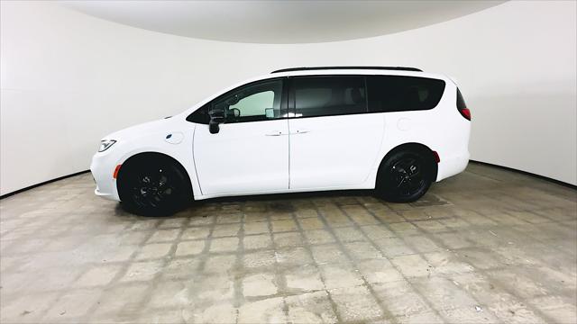 2025 Chrysler Pacifica Hybrid Premiuim S Appearance Package