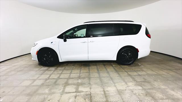 2025 Chrysler Pacifica Hybrid Premiuim S Appearance Package