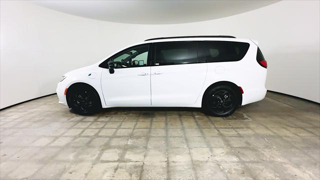 2025 Chrysler Pacifica Hybrid Premiuim S Appearance Package