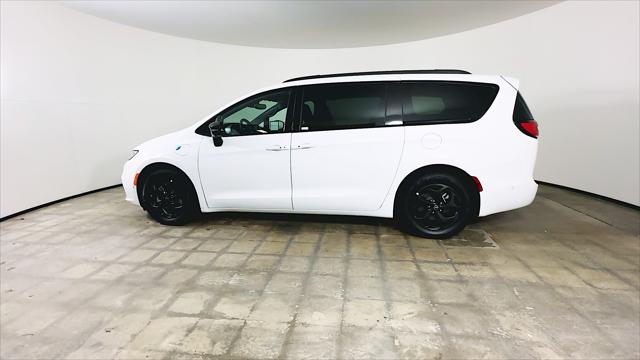2025 Chrysler Pacifica Hybrid Premiuim S Appearance Package