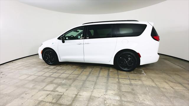 2025 Chrysler Pacifica Hybrid Premiuim S Appearance Package