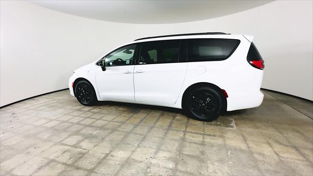 2025 Chrysler Pacifica Hybrid Premiuim S Appearance Package